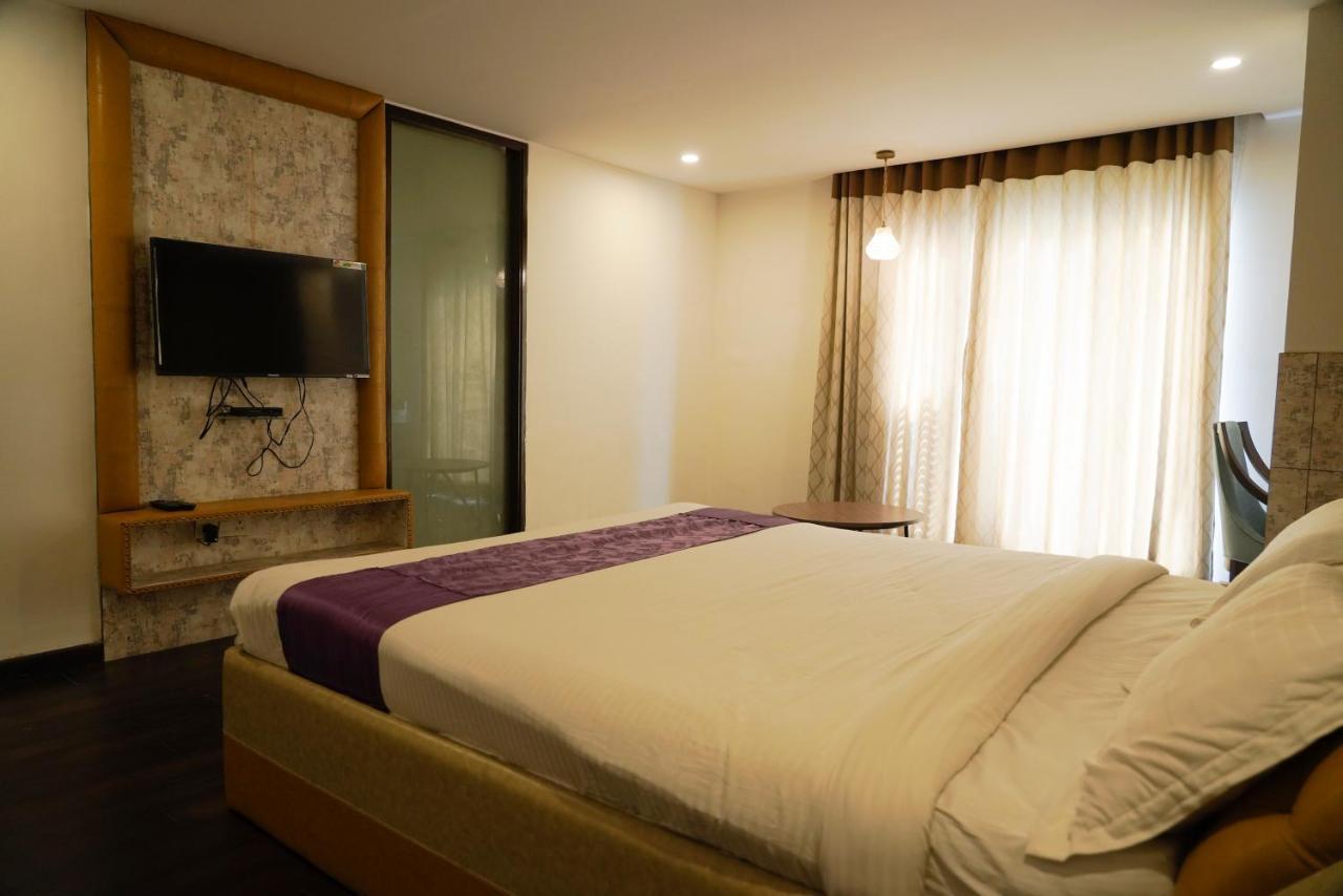 Golden Lotus Hotel Hyderabad Bagian luar foto
